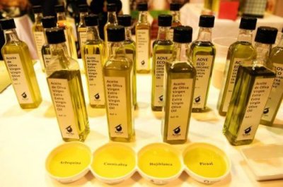 ​食用橄榄油的价格是多少钱一斤(食用橄榄油的用途与功效)