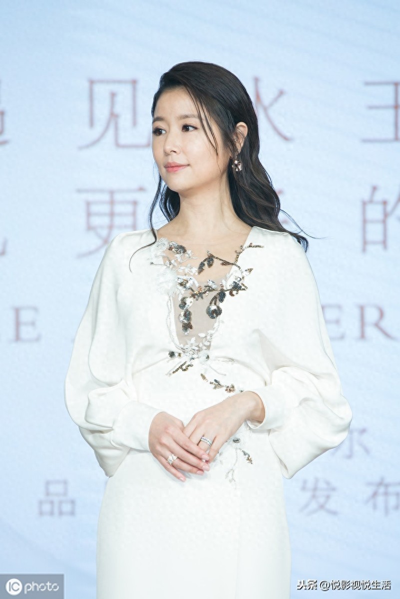 《情深深雨濛濛》:她用迷人的双眸、醉人的笑容征服了亿万观众