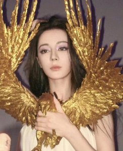 ​迪丽热巴工作室又来劲爆消息！美女上班爆棚啦