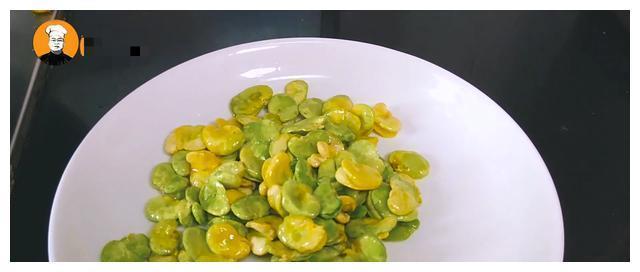 教你蚕豆简单做法,只需一炸一炒,蚕豆又香又脆,那叫一个赞!