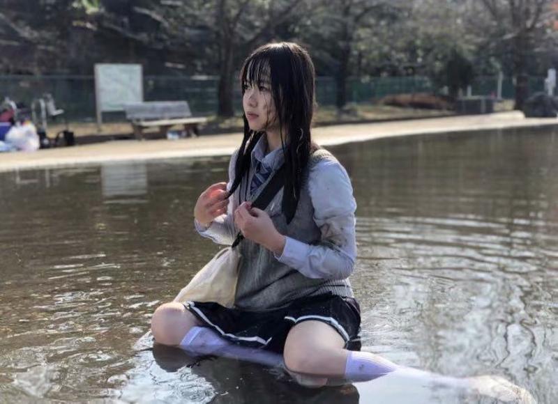 李小璐和贾乃亮谁大 李小璐和贾乃亮谁大