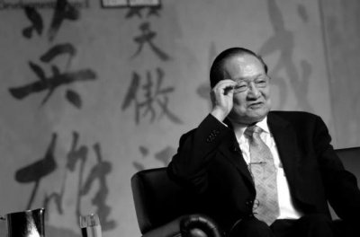 ​金庸和古龙，同为“武侠泰斗”，为何两人名气上相差甚远？