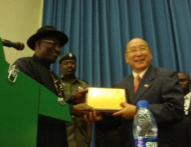 ​非洲华人酋长胡介国：有私人武装，曾领兵救回中国大使馆工作人员