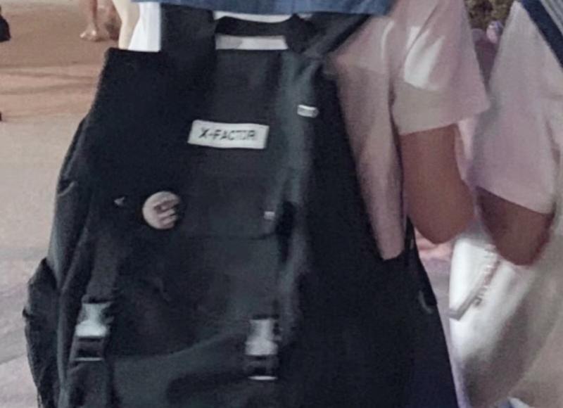 王源眼睛被虫子咬了