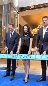 ​章子怡钻石项链抢镜与外国总裁同框引爆太古里背后藏着这些秘密