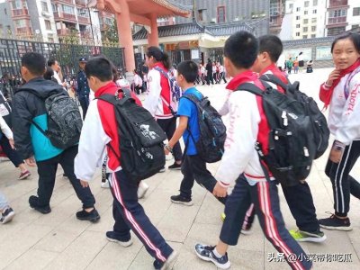 ​中国什么时候实现十二年义务教育