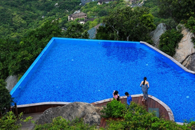 亚龙湾热带天堂森林公园，滨海山地生态观光兼生态度假型森林公园