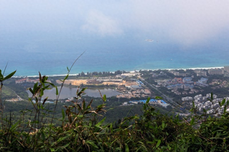 亚龙湾热带天堂森林公园，滨海山地生态观光兼生态度假型森林公园