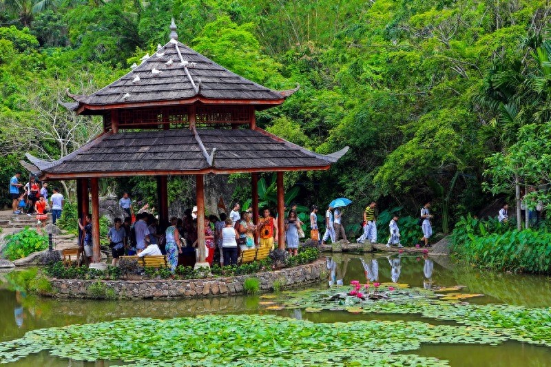 亚龙湾热带天堂森林公园，滨海山地生态观光兼生态度假型森林公园