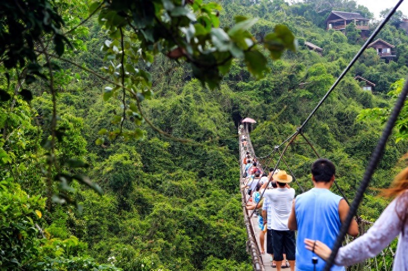 亚龙湾热带天堂森林公园，滨海山地生态观光兼生态度假型森林公园