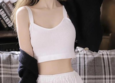 ​男子去姑姑家借钱，嫌两万太少扭头就走，拎来的一箱奶也没留下