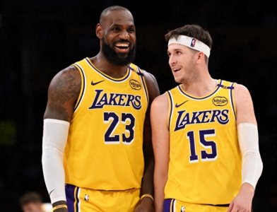 ​45分+10板+16助！联盟第1！这就是湖人给他5600万大合同的原因