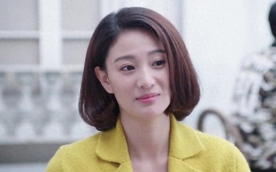 ​军旅女神：侯梦莎的传奇人生，从最美军花到婚后幸福！