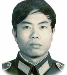 ​他是中国第一个牺牲的缉毒警察，临死前仍保持扣动扳机的动作