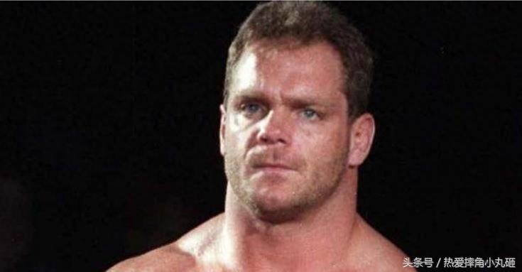 你们就看到了WWE选手在台上的“假打”,可没看到背后的悲剧!
