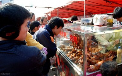 ​广东老板开烤鸭店，烤鸭只卖1毛钱，反倒月进账26万，学学