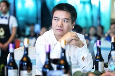 ​2014年80后县长让王健林把利润全留在丹寨县，后来他的仕途如何