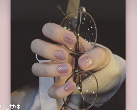 焦糖南瓜色美甲推荐 超级温柔