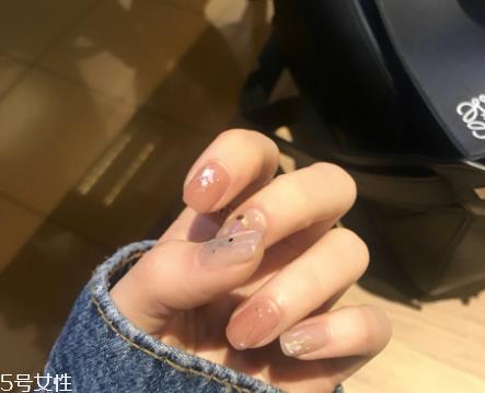 焦糖南瓜色美甲推荐 超级温柔