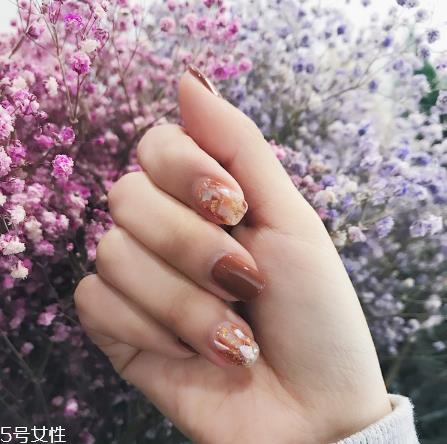 焦糖南瓜色美甲推荐 超级温柔