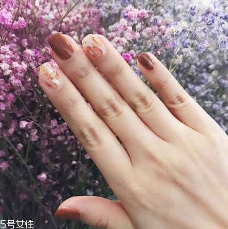 焦糖南瓜色美甲推荐 超级温柔