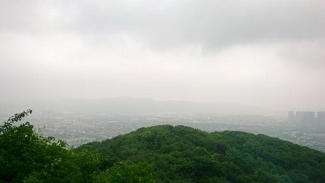 4.这里的交通也很方便，开车就可以直达山顶上，不会有任何问题。