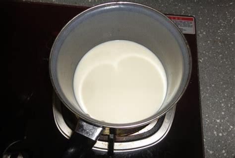 煮牛奶加糖好不好，喝牛奶的时候，感觉牛奶不甜，要加糖，是不是加糖越多越好？图3