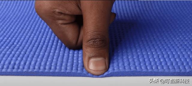 瑜伽垫材质哪种最好（到底如何挑选正确的瑜伽垫）(1)