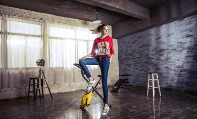 ​牛仔裤拍摄教程(牛仔裤怎么拍效果好)