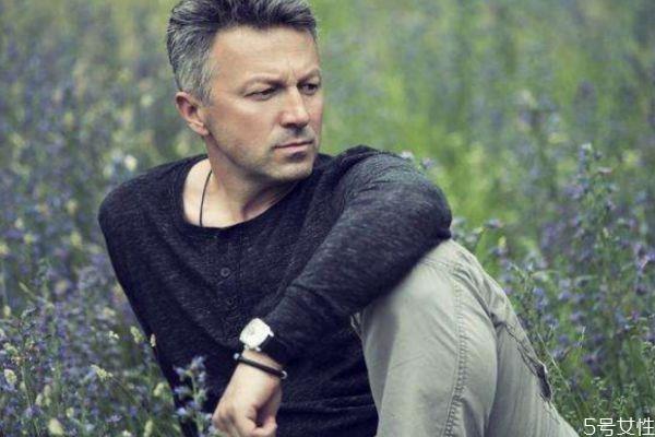 二婚男人应该找什么样的女人 二婚男人适合什么样的女人 二婚男人应该找什么样的女人 二婚男人适合什么样的女人