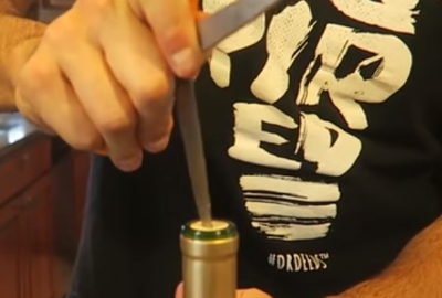 不用开瓶器开红酒,怎么不用开瓶器开红酒瓶木塞图3