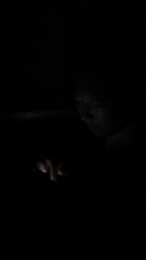 伸手不见五指的意思是什么（伸手不见五指的意思具体是什么）