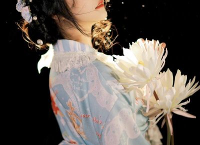 ​妙龄女子生完孩子“一夜变老”，17年过去了，如今过得怎样