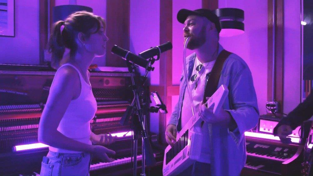 来自美国灵魂乐大师Bill Withers的经典歌曲《Just The Two Of Us》