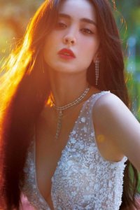 ​被质疑与徐开骋未分手 娜扎发声明：恶意造谣