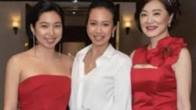 ​林青霞与两个女儿同框，照片爆光，三代美女同堂，惊艳全场亮炸了