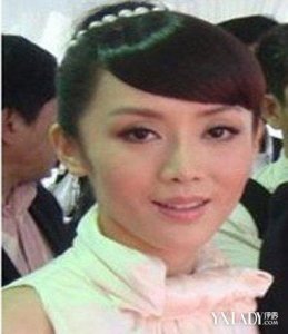 ​冯巩妻子艾慧逝世是谣言 儿子32岁结婚情史揭秘