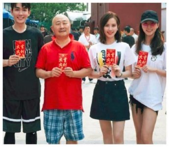 ​吴奇隆绑小辫坐电梯，撇下刘诗诗和儿子外出健身，公开家住的楼层