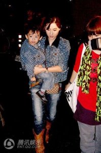 ​张柏芝现任丈夫的照片(张柏芝现任孙东海)