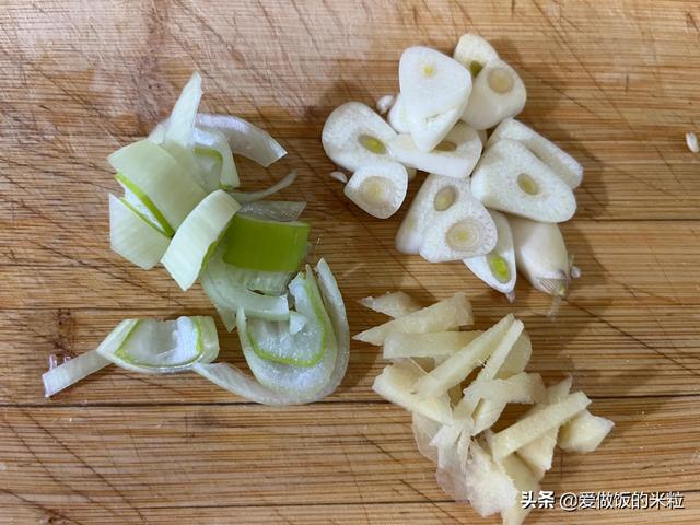 辣炒扇贝肉的最佳做法大全（味道鲜美好吃不贵）(5)