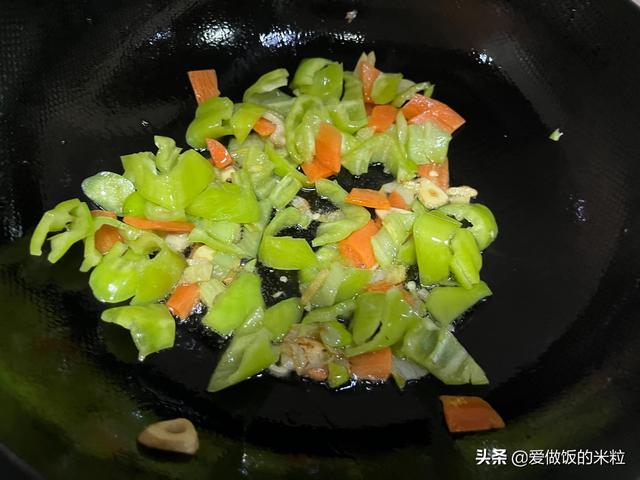 辣炒扇贝肉的最佳做法大全（味道鲜美好吃不贵）(8)