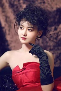 ​黄馨瑶的美图