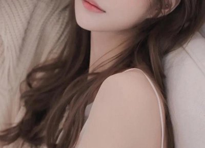 ​伊朗门将与队友相撞被担架抬下