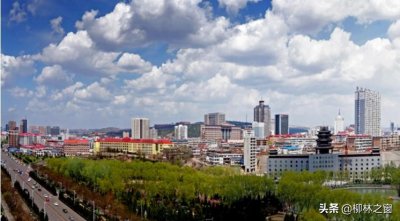 ​你好，我是吕梁。