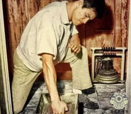 一组李小龙的珍贵训练照：背部肌肉夸张，图九或许是其猝死的原因