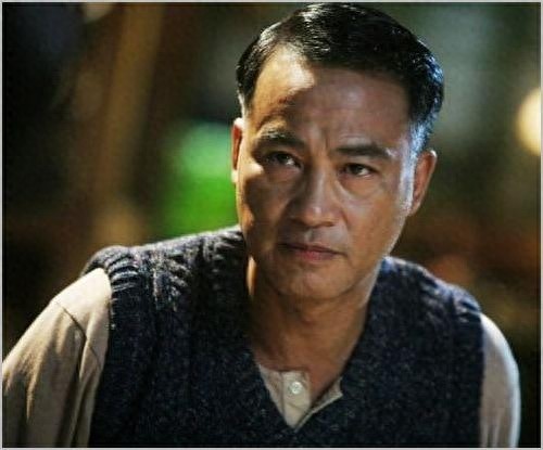 他是香港演艺圈大佬，刘德华演技不如他，向华强也敬他三分