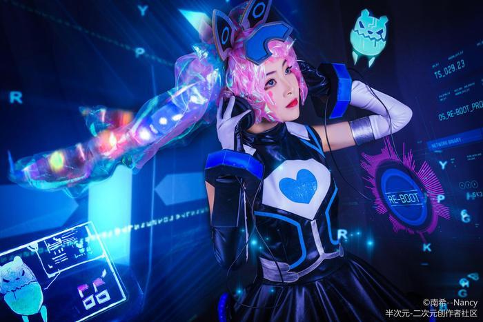 安琪拉心灵骇客cos正片 真正的世界应当有色彩，就像心