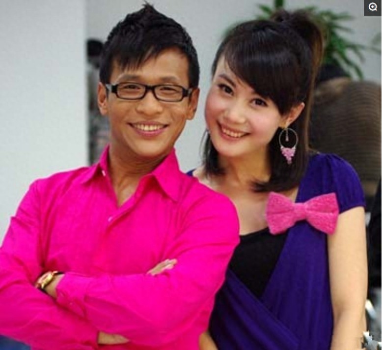 一组图片告诉你，虽然宋小宝又黑又丑，但女人缘真不差