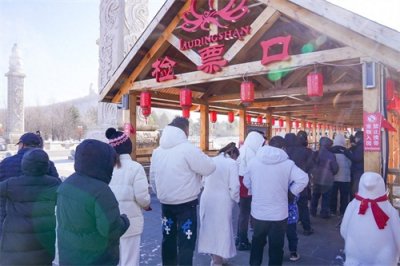 ​蛇年新春万象｜看春节档游客如何燃爆敦化六鼎山