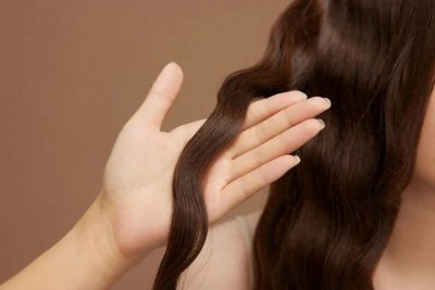 ​白发增多，就灸“浮白穴”！从根子上调，还你一袭黑发